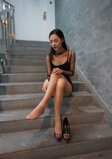 欧美化妆品直播卖货_剧情片高清完整版