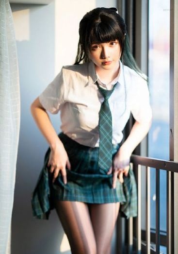 欧美原单v领长裙_BD国语免费播放