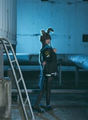 欧美超模艾琳写真_无删减在线播放